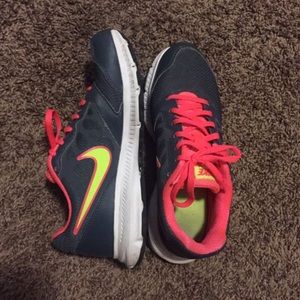 Pink & grey Nike’s